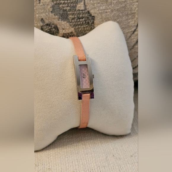 Gucci 3900L Watch EUC - Picture 3 of 8